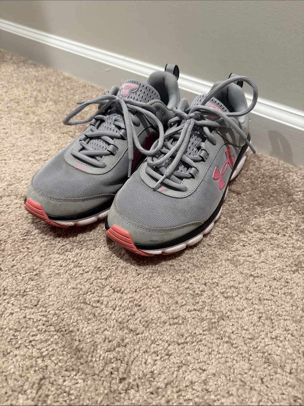 Under Armour Light Gray Men's Athletic Sneakers with Black Accents